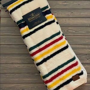 Pendleton Sherpa throw
